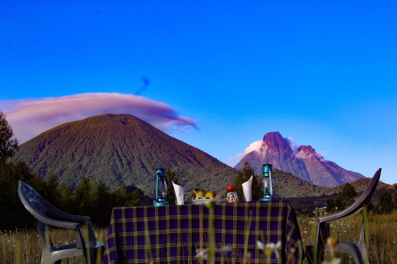 Nyarugina Under Volcanoes View Guest House מראה חיצוני תמונה